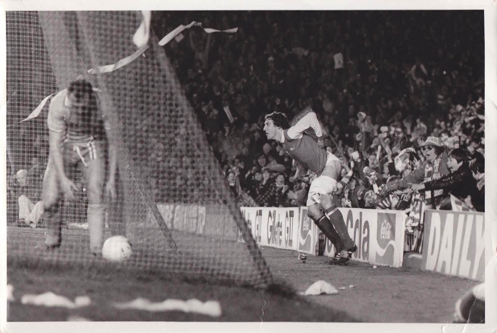 FOTOS HISTORICAS O CHULAS DE FUTBOL - Página 8 D56tPvEXsAYXTTu