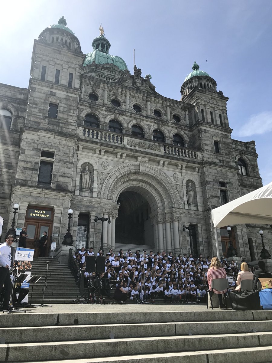 Couldn’t be a better spot to celebrate #MusicMonday with so many talented students @CoalitionCanada <a href="/TD_Canada/">TD (Canada)</a> <a href="/coastaljazz/">Coastal Jazz</a> <a href="/VicJazzSociety/">VictoriaJazzSociety</a> #ProudDad