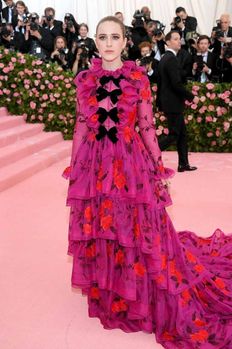 2015smetgala's tweet photo. Rachel Brosnahan #MetGala https://t.co/1YW0KOcHeT