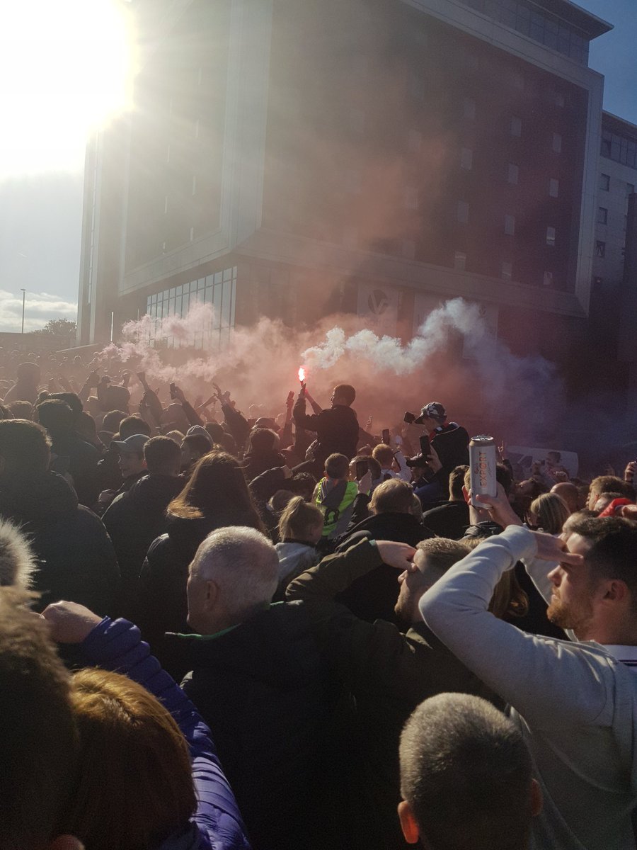 craiganderson80's tweet photo. Bank holiday weekend over 😩 what a weekend @wembleystadium to #BDTBL #gonetoofast #SSEWomensFACupFinal #AllezAllezAllez #wearepremierleague #twitterblades #sufc https://t.co/NB6dwJ7z47