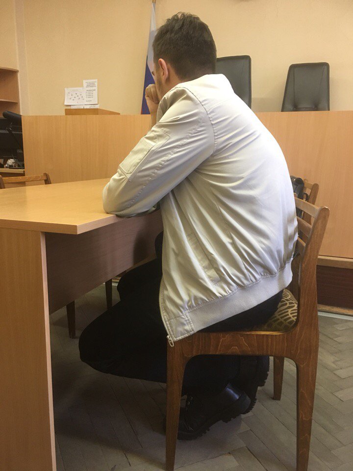 _severinavv_'s tweet image. Октябртский суд оштрафовал Владислава Карлова на 20 000 рублей за поход на прием к депутату от Единой России. И это после того, как он уже отсидел  4 суток в спецприемнике. Завтра будет суд над Викторией Севериной. Ждем результатов. 
#россия #суд #политика #ЛКСМ_РФ #Питер