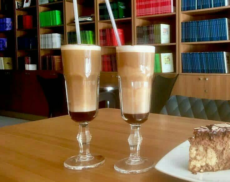 TechoDLaBallena's tweet photo. ¿Café para dos? ☕ Riquisimo para esta tarde acompañado de un buen #postre... ¡Desconectate y disfruta de un rato agradable en el #TechoDeLaBallena!
#café #libreria #restaurant https://t.co/RS8DgupqUF