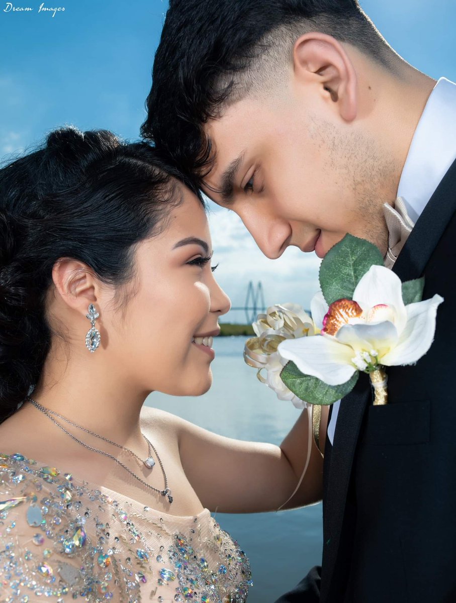 #Prom2k19 prom with my best friend was an irreplaceable experience. I love you @KimberlyMuril10