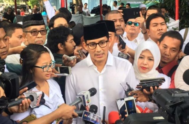 medcom_id's tweet photo. Sandiaga Ralat Perolehan Suara Kubu 02 https://t.co/fZJT5DZkY4 @sandiuno https://t.co/y9RlN7Ovf7