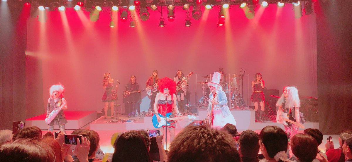 chiezaking's tweet photo. ロックライブミュージカル『THE CHANGE55』を観劇。
BGM生演奏は贅沢!
梅垣さんはめちゃすげー。
一瞬でお客様を引き込む力、とても勉強になりました(´∀`*)
曲も良かったしねー♪
サイリウム振って楽しかった!
Manami、お疲れ様でした!
#CHANGE55 https://t.co/4iZKq1WX8U