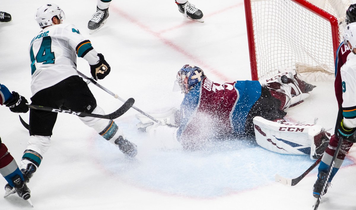 2-2 after two period in Game 6 of the NHL Western Semifinals between <a href="/Avalanche/">Colorado Avalanche</a> and San Jose Sharks. (<a href="/cogrizzly/">christian murdock</a>, The Gazette) <a href="/csgazette/">The Gazette</a> <a href="/CSGazetteSports/">Gazette Sports</a> #NHLPlayoffs