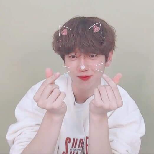 ShinHaWook2's tweet photo. Baekhyun oppa à, sinh nhật vui vẻ nhé anh, em mong anh sẽ thật hạnh phúc, sẽ có nhiều bài hát mới, sẽ thành công trong sự nghiệp hơn và luôn luôn vui vẻ. Sangrahae Oppaaa https://t.co/5w093seN7U