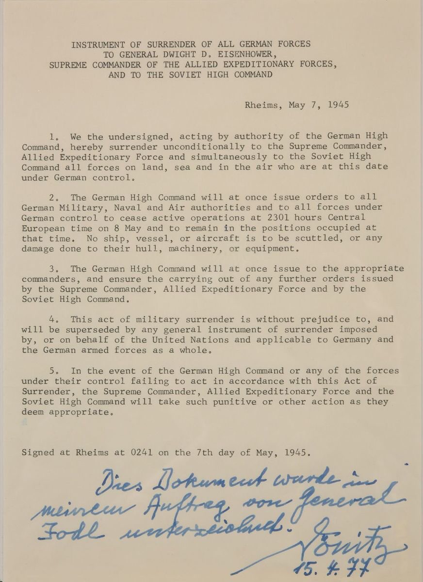 #CeJourLà 7 mai 1945. La reddition : l’Allemagne capitule sans conditions 

ACTE DE CAPITULATION
Seconde Guerre mondiale (7 mai 1945)
Manuscrit / Imprimé - Papier ; encre
Provenance : Allemagne
Musée de la Reddition, <a href="/VilledeReims/">Ville de Reims</a>  
musees-reims.fr/fr/musees/muse…