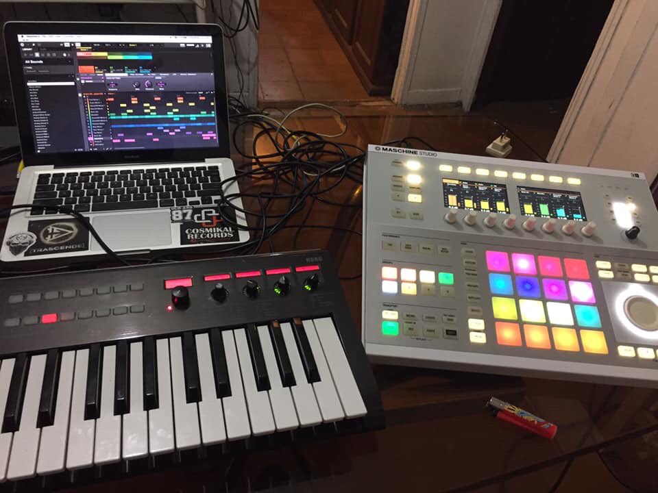 djSanPler's tweet photo. Día y noche San-Pler Work in progress..
#analog #maschine #korg #korgr3 #maschinestudio https://t.co/JCkzXso7Wh