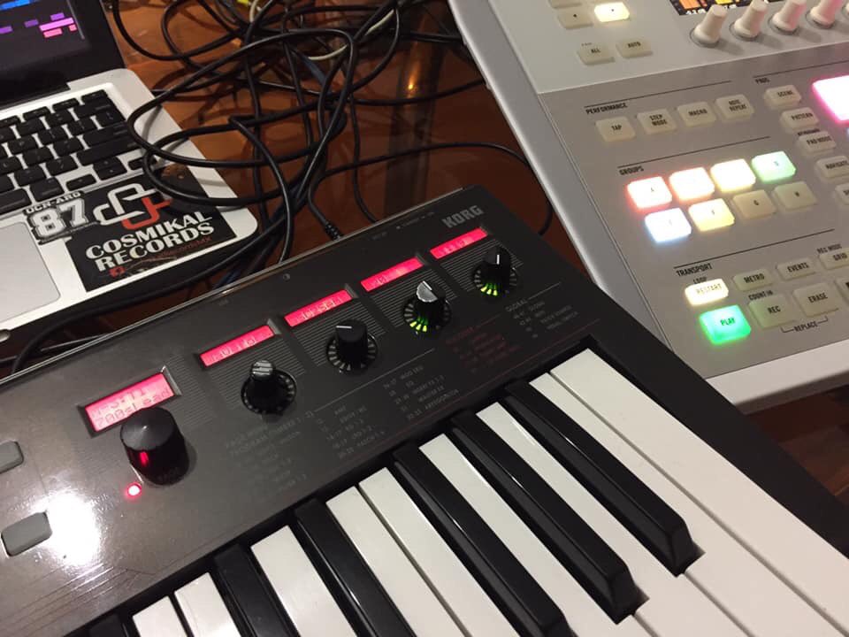 djSanPler's tweet photo. Día y noche San-Pler Work in progress..
#analog #maschine #korg #korgr3 #maschinestudio https://t.co/JCkzXso7Wh