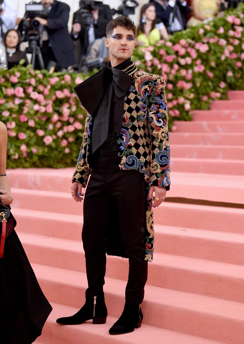 ASethlas's tweet image. Hombres que entendieron el concepto de la #MetGala #MetCamp