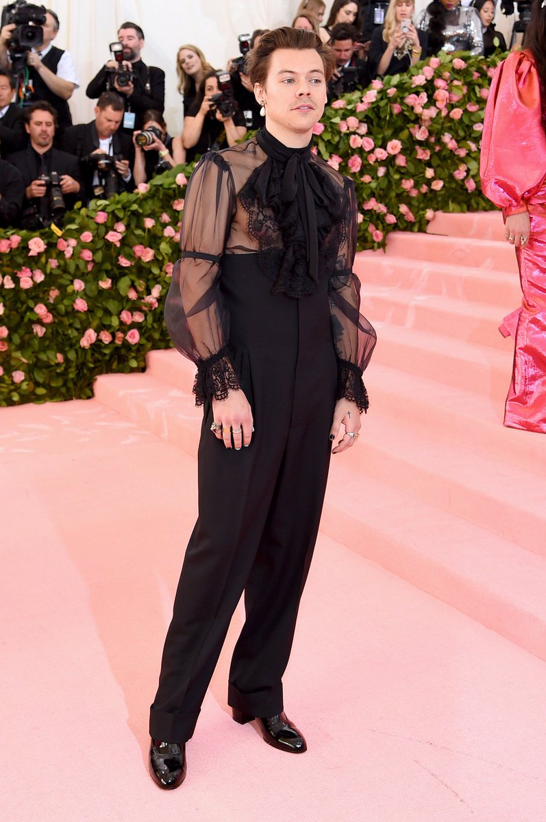 ASethlas's tweet image. Hombres que entendieron el concepto de la #MetGala #MetCamp