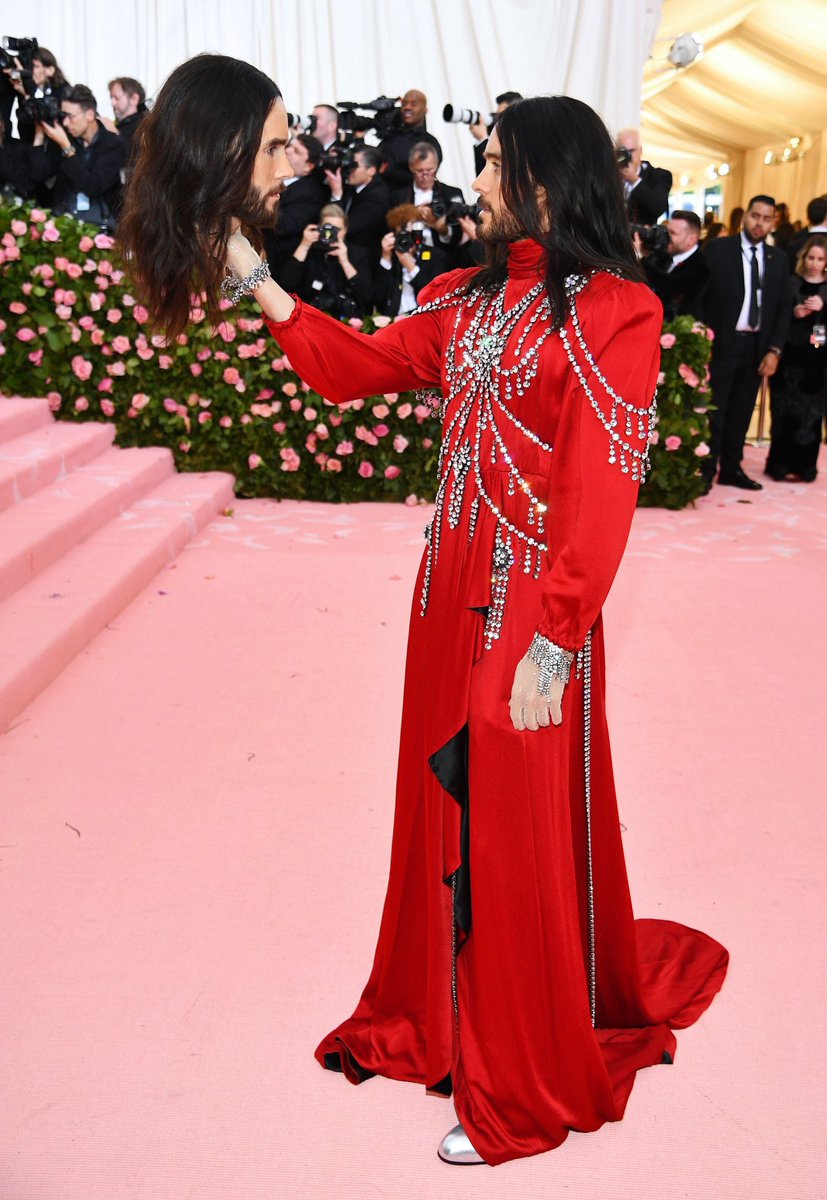 ASethlas's tweet image. Hombres que entendieron el concepto de la #MetGala #MetCamp