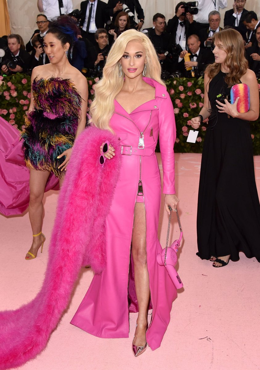 KMusgravesOrg's tweet photo. We can't get enough of this look.  #MetGala https://t.co/4WOQx8o4Tm