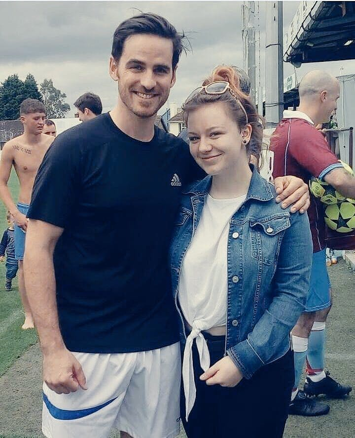 FranceschiJcf's tweet image. ღ ღ Hᴀɴᴅsᴏᴍᴇ Sᴘᴏʀᴛsᴍᴀɴ Cᴏʟɪɴ ღ ღ
          ♡ ♡ ♡ 𝐇𝐈𝐒 𝐒𝐌𝐈𝐋𝐄  ♡ ♡ ♡ 
Colin O&apos;Donoghue with fans at the Charity Soccer Match in Drogheda August 2018🥰😍
📷credit @ MissBelleC IG ouatindia
#ColinODonoghue #CharitySoccerMatch
#CABLEProject #Drogheda #Ireland