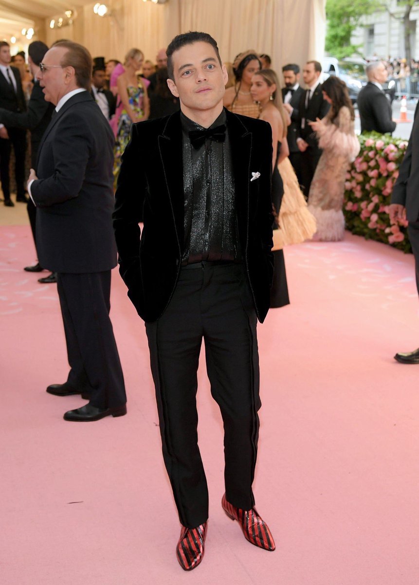 2015smetgala's tweet photo. Rami Malek #MetGala https://t.co/yHcOY777bg
