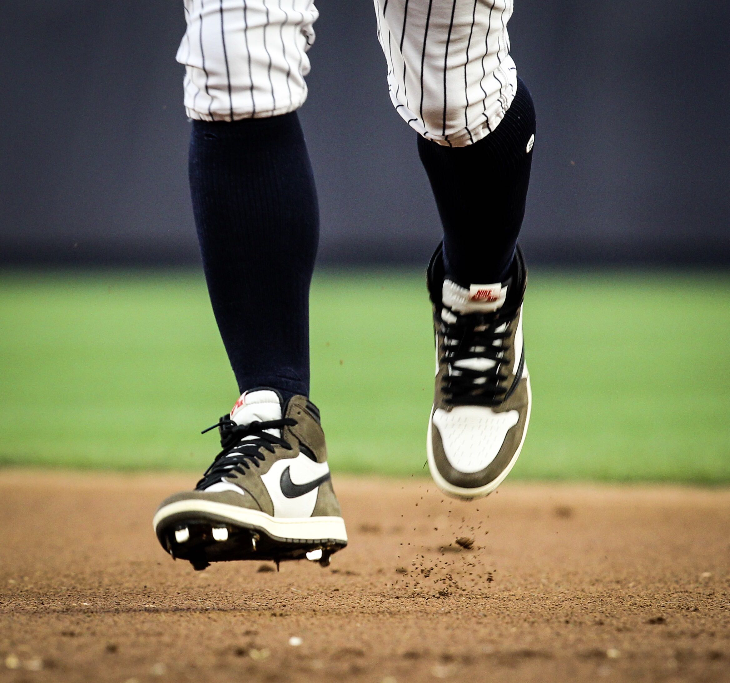 Yankees' Clint Frazier Debuts Cactus Jack Air Jordan 1 Cleats