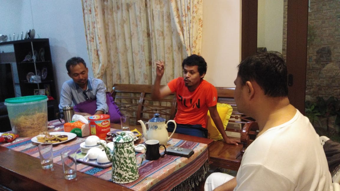 aswar842's tweet photo. "Ketika ada bahaya, seorang pemimpin yang baik mengambil garis depan; tetapi ketika ada perayaan, seorang pemimpin yang baik tetap berada di belakang ruangan" (Mandela, 2001). https://t.co/C1ckfFWjAI