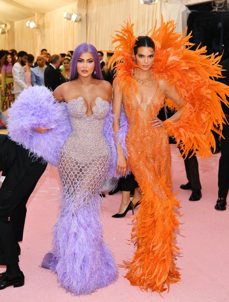 metgalafashion_'s tweet photo. Kylie and Kendall Jenner at the 2019 #MetGala https://t.co/TKTEkwEJmg