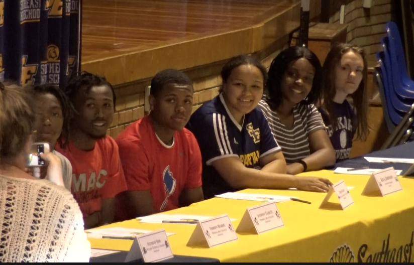 Channel1450com's tweet image. Nine Southeast Student Athletes Make College Decisions Official At Signing Day: channel1450.com/2019/05/06/nin…