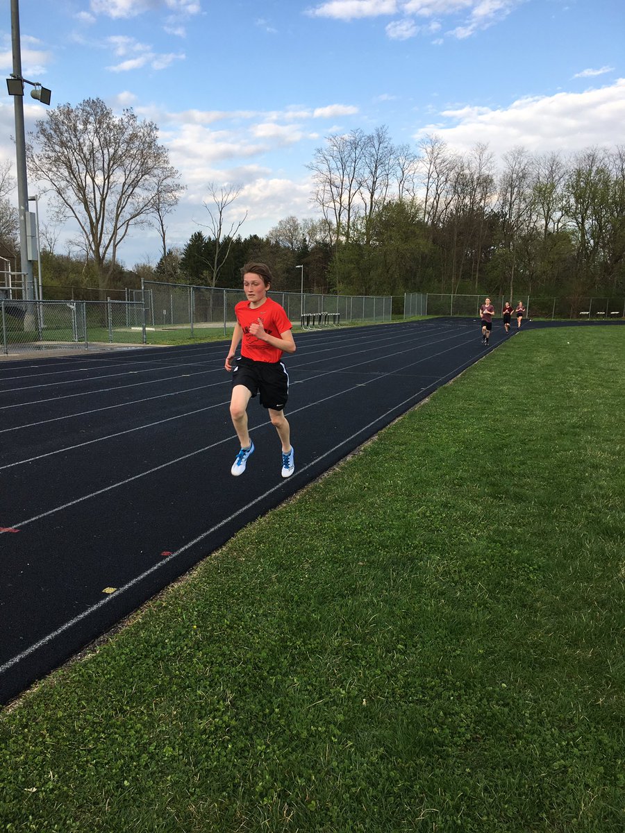 PathfinderTF's tweet photo. Close meet tonight, great competition with our friends from Dexter! #pinckneypathfinder #pinckneyath #TrackAndField #gettingfaster https://t.co/ZZdCNQwLqG