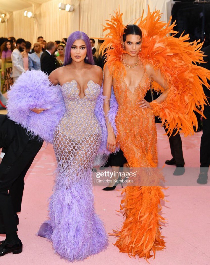 Ql328's tweet photo. Zendaya with her step sisters 😂😂#MetGala https://t.co/XZgFdDk31X