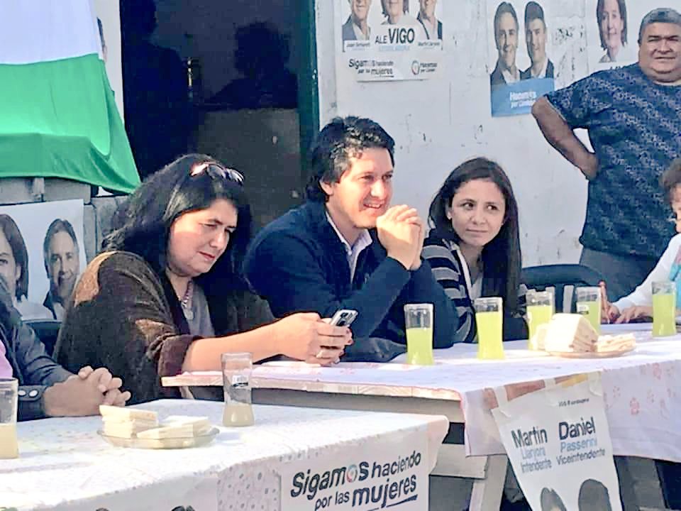 AdrianJBrito's tweet photo. #Hoy En la #RectaFinal #Secc7 #BoGuiñazu Visitamos junto a los candidatos #HacemosPorCórdoba el #ClubElTrébol, acercando las propuestas a los vecinos.
Tenemos la convicción que juntos, tenemos la oportunidad de que nuestra Pcia siga haciendo y lleve el progreso a ntra Cdad. https://t.co/dZD89ID5CV