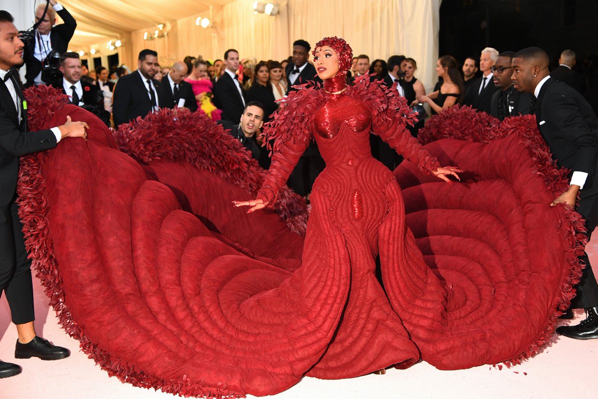 IAMFASHlON's tweet image. Cardi B has arrived #MetGala