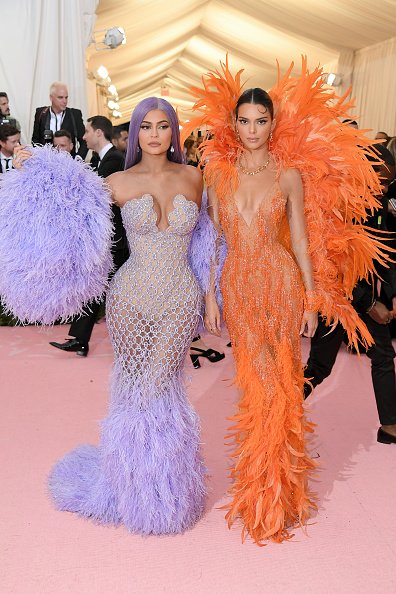 etnow's tweet photo. Remember when Kendall and Kylie invented serving pastels at the #MetGala https://t.co/nBnKKJev6v