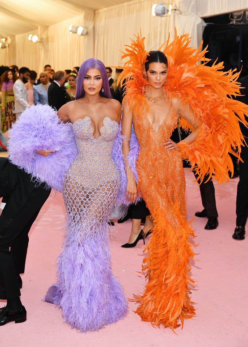forkimkw's tweet photo. The Jenners are looking great! Kylie Jenner and Kendall Jenner today. #MetGala https://t.co/hT5nq819X9
