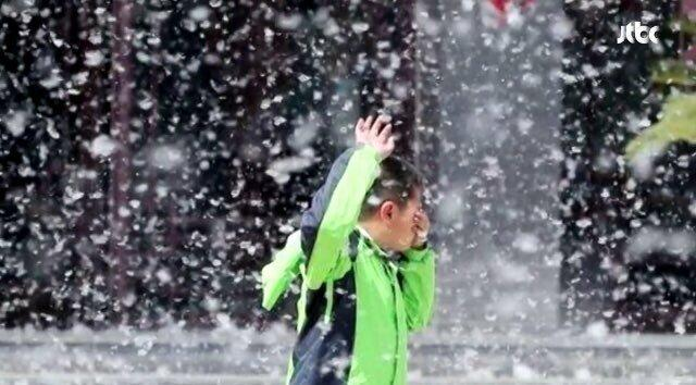 중국 근황
꽃가루 클라스 ㅋㅋㅋㅋㅋㅋ