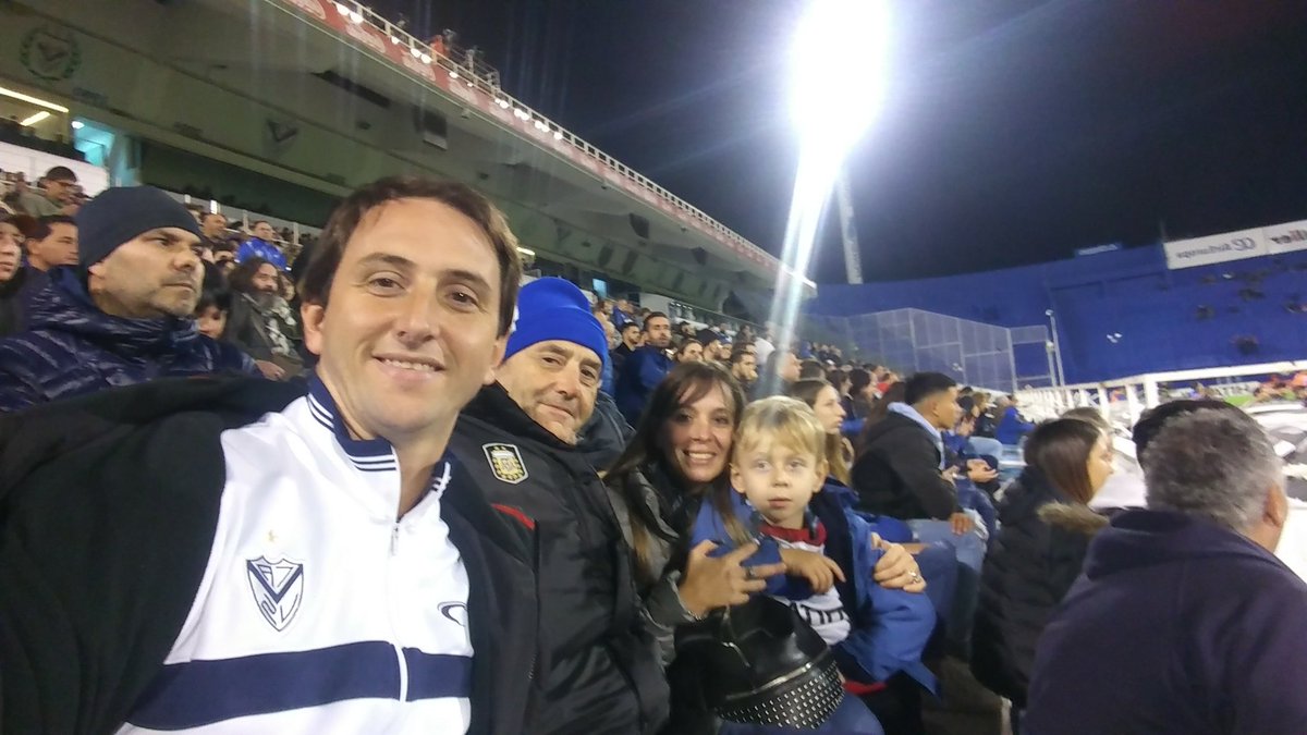 popy1984's tweet photo. #SuperligaFan
A la cancha en familia
#VamosVelez https://t.co/hKc9aRHcsl
