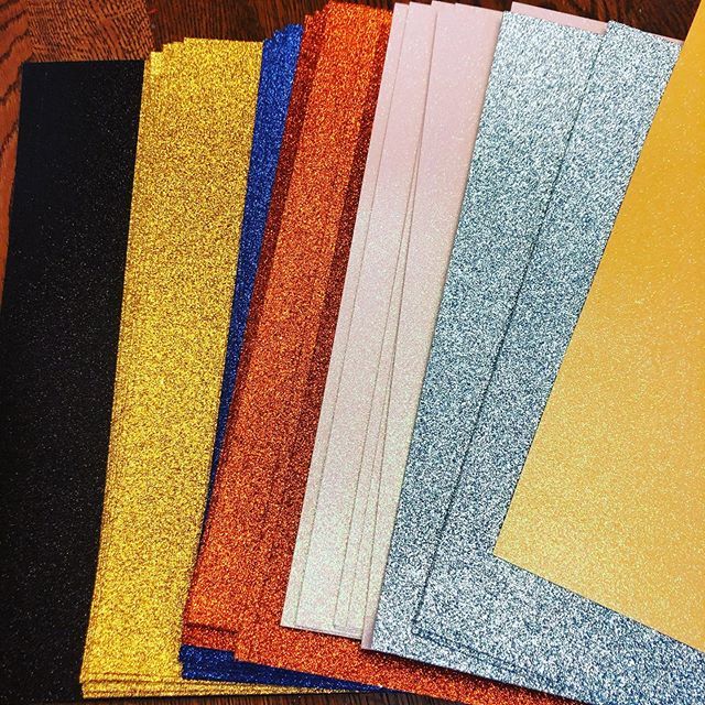 Crafty_Rebecca's tweet photo. Making lots of Graduation party decor this week π¨π»βππ©πΌβπ
*
*
*
*
#rebeccaanndesigns #rebeccaanndesignz #glitter #paperbanner #cricutmade #graduation #graduationpartydecor #graduations #graduationparty #graduationpartyideas #partydecor #graduationparty https://t.co/lmD7qPZ46M