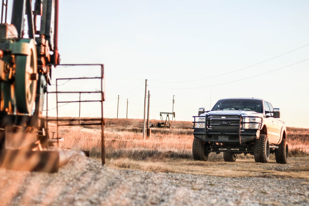 RealTruck's tweet photo. Back to the Monday grind

#mondays #dieseltrucks #22x14 #worktruck #fueloffroad #liftedtrucks https://t.co/dDyTTGWJh1