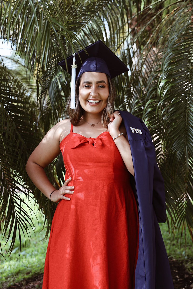 GramlingJessica's tweet photo. G R A D U A T E D 🎓 #OnToTheNextOne @FIU // Excited to continue my journey with FIU thanks to the GSC 4+1 Program...See you in exactly 1 year #MastersDegree !! https://t.co/uSDHkQNVFA