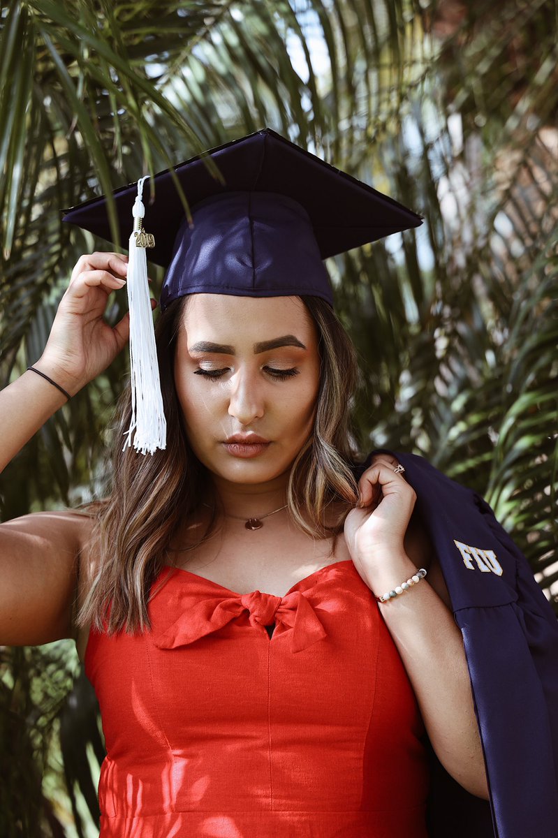 GramlingJessica's tweet photo. G R A D U A T E D 🎓 #OnToTheNextOne @FIU // Excited to continue my journey with FIU thanks to the GSC 4+1 Program...See you in exactly 1 year #MastersDegree !! https://t.co/uSDHkQNVFA