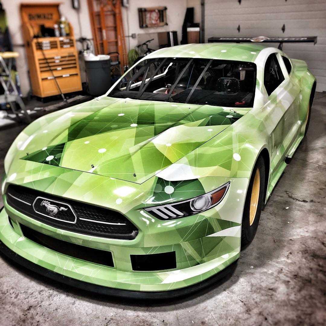 ArlonGraphics's tweet photo. You can impress your clients with any custom print. π Wrapped in #SLXCastWrap #vinylwrap with Series 3270 Overlaminate by @GMediaWraps https://t.co/yqccipdWst