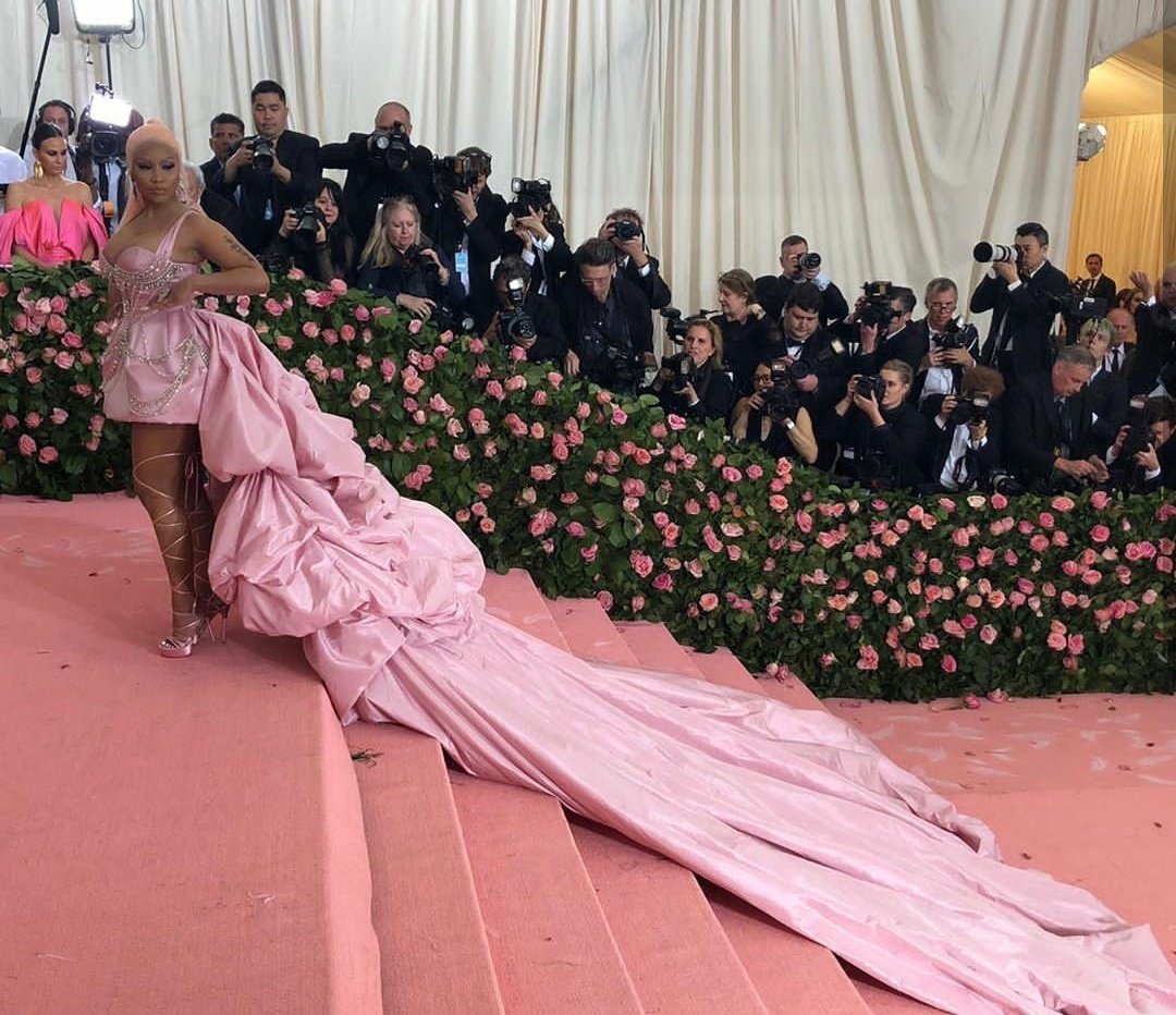 queensminajs's tweet photo. O CONCEITO MEUS AMORES,A RAINHA DO RAPPER PASSANDO NA TIMELINE DE VOCÊS AAAAA #metgala https://t.co/GMngtwdzkd