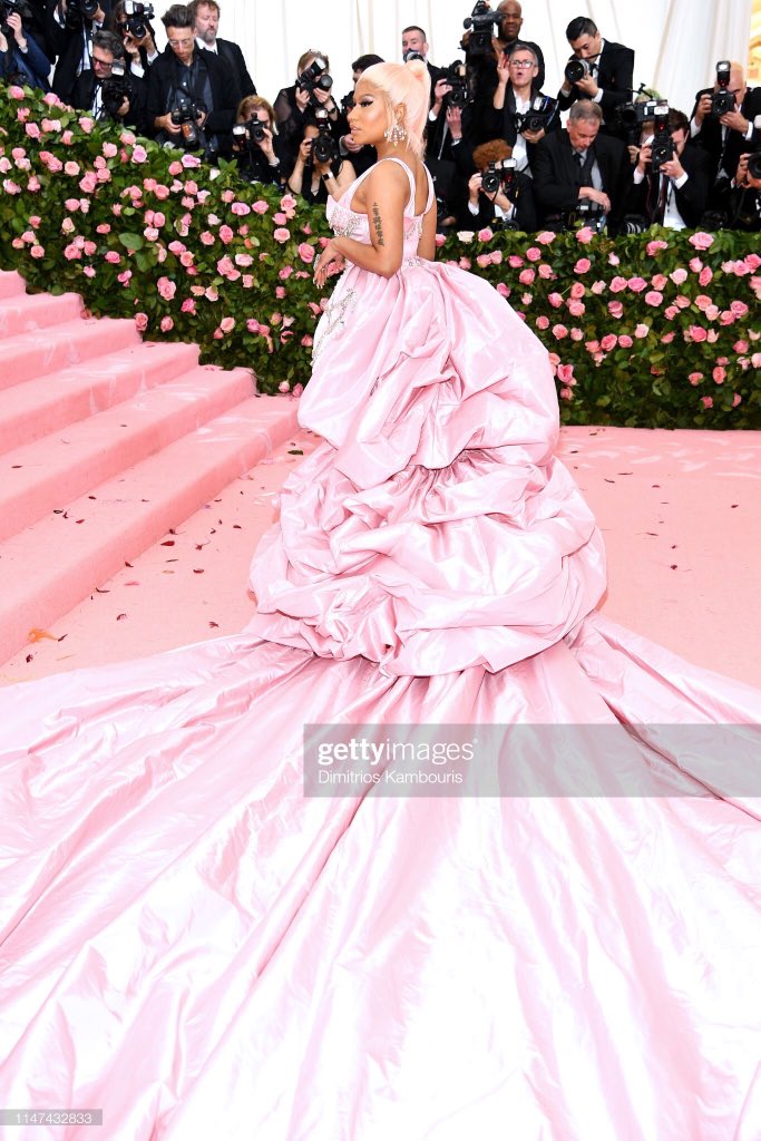 teaminajbrasil's tweet photo. Nicki posando no #METGala https://t.co/6ZX1hp2dUg