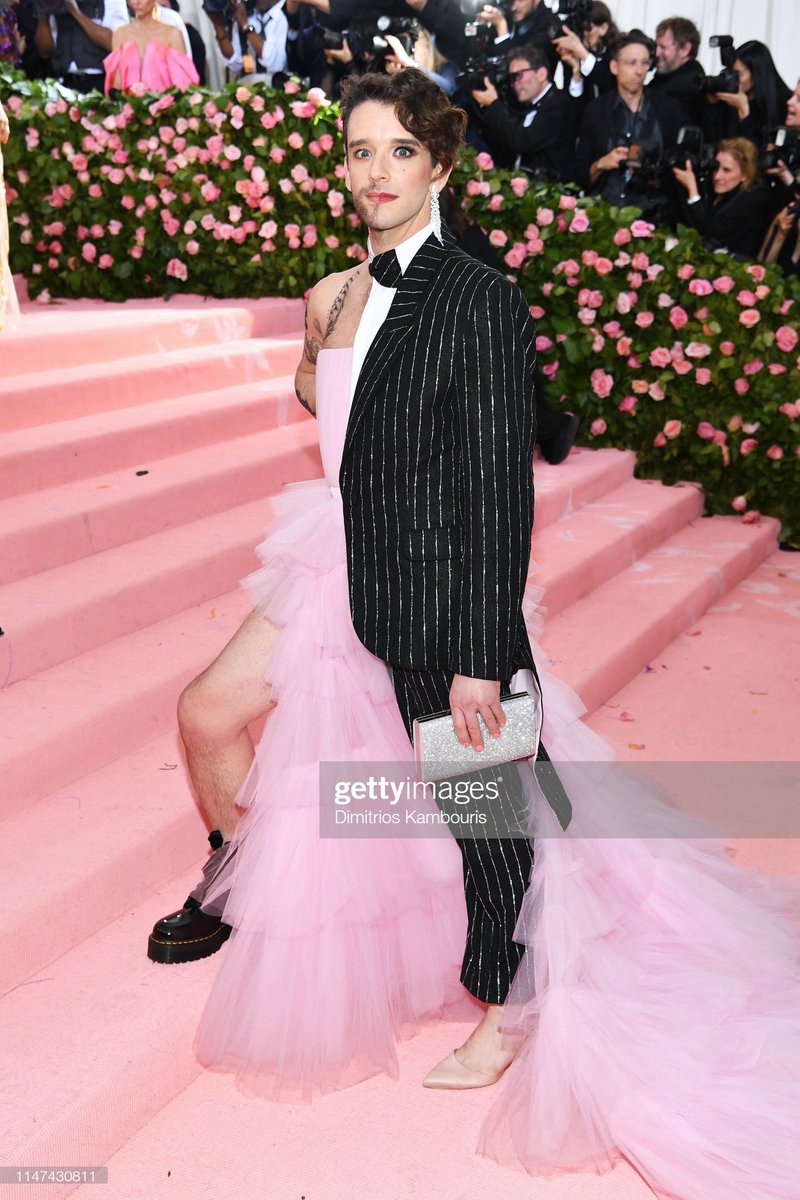 2015smetgala's tweet photo. Michael Urie #MetGala https://t.co/TdKAElgbkz