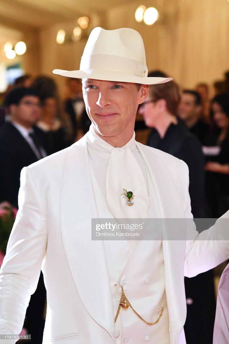 spicynugg's tweet photo. is that the fucking time stone #metgala https://t.co/tm9evymJQl