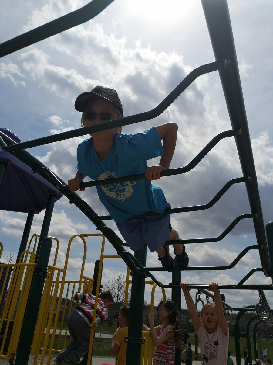 MrsBarrowman1's tweet photo. We worked hard prepping for EQAO and then took advantage to burn some energy with this beautiful weather! https://t.co/caMIN95b6b