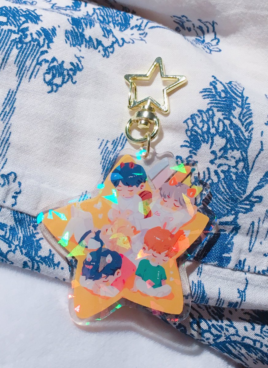 yeooonbin's tweet photo. [RT to enter] I’m giving away a txt nap of a star charm as thanks for 1k+ follows! thanks for liking my art 😭💓 https://t.co/2e3sIT14sX