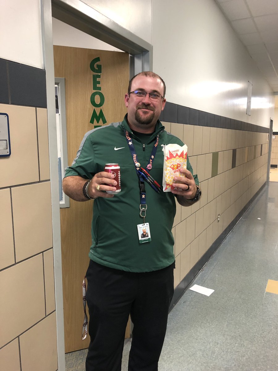 derronrobinson's tweet photo. It’s teacher appreciation week, and we love our teachers @RudderHS_BISD. #ShowATeacherSomeLove #TheyDeserveIt https://t.co/1QIb97oCJO