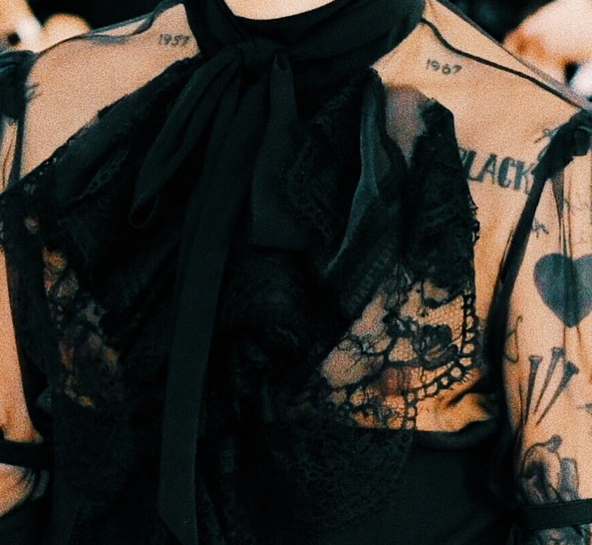 hwtscherry's tweet photo. ＨＡＲＲＹ ＳＴＹＬＥＳ

•  ＤＥＴＡＩＬＳ  • https://t.co/MMdKm2Igrd