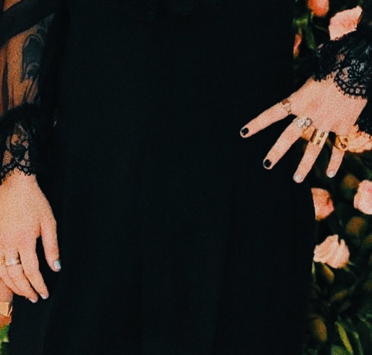 hwtscherry's tweet photo. ＨＡＲＲＹ ＳＴＹＬＥＳ

•  ＤＥＴＡＩＬＳ  • https://t.co/MMdKm2Igrd