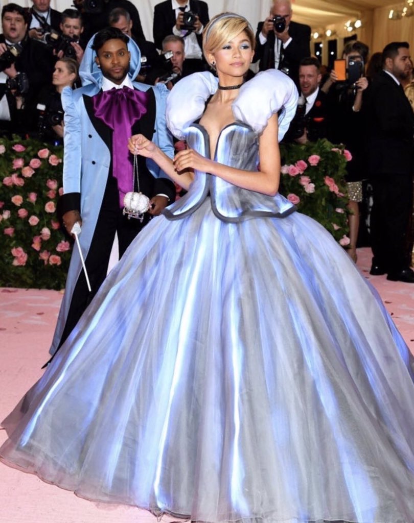 can’t believe the irony in kylie and kendall arriving earlier and accidentally channeling the ugly step sisters, and then zendaya showing up fashionably late in a cinderella getup