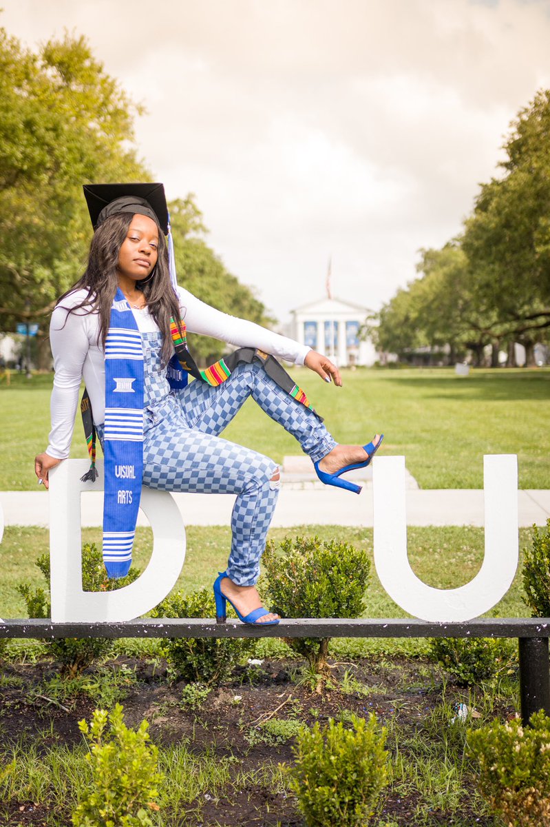 KreativeKind's tweet image. It took me 5 years to do it. I learned it’s all of God’s planning. It’s my race, No one else’s. I’ve learned to listen and trust his process, and things been manifesting since!🙏🏽
The Marathon Continues....🏁🔵
#BlackWomanInTech
#ShowDesigner
#CumLaude
#DUT🎭

📸: @TheJoshIV