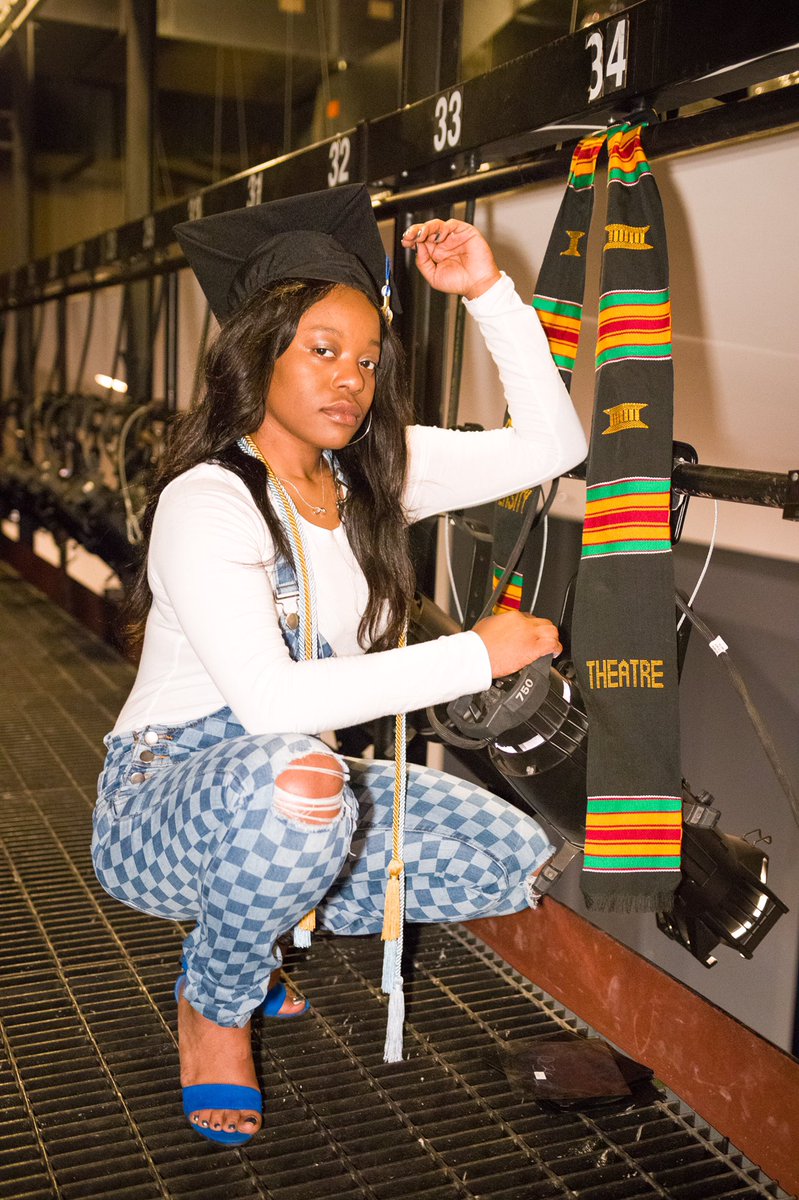 KreativeKind's tweet image. It took me 5 years to do it. I learned it’s all of God’s planning. It’s my race, No one else’s. I’ve learned to listen and trust his process, and things been manifesting since!🙏🏽
The Marathon Continues....🏁🔵
#BlackWomanInTech
#ShowDesigner
#CumLaude
#DUT🎭

📸: @TheJoshIV