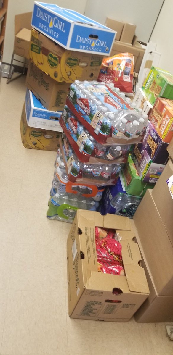 DRAPTO1's tweet photo. When you make a last minute call to your local @FINDFoodBank trying to gather as many snacks to fuel the brains of our @DesertRidgeAcad Diamondbacks during testing. So incredibly grateful for the support! #DRAPTOleadstheway #snackattackdrive #CAASPPtesting https://t.co/LVsXDxQZxX